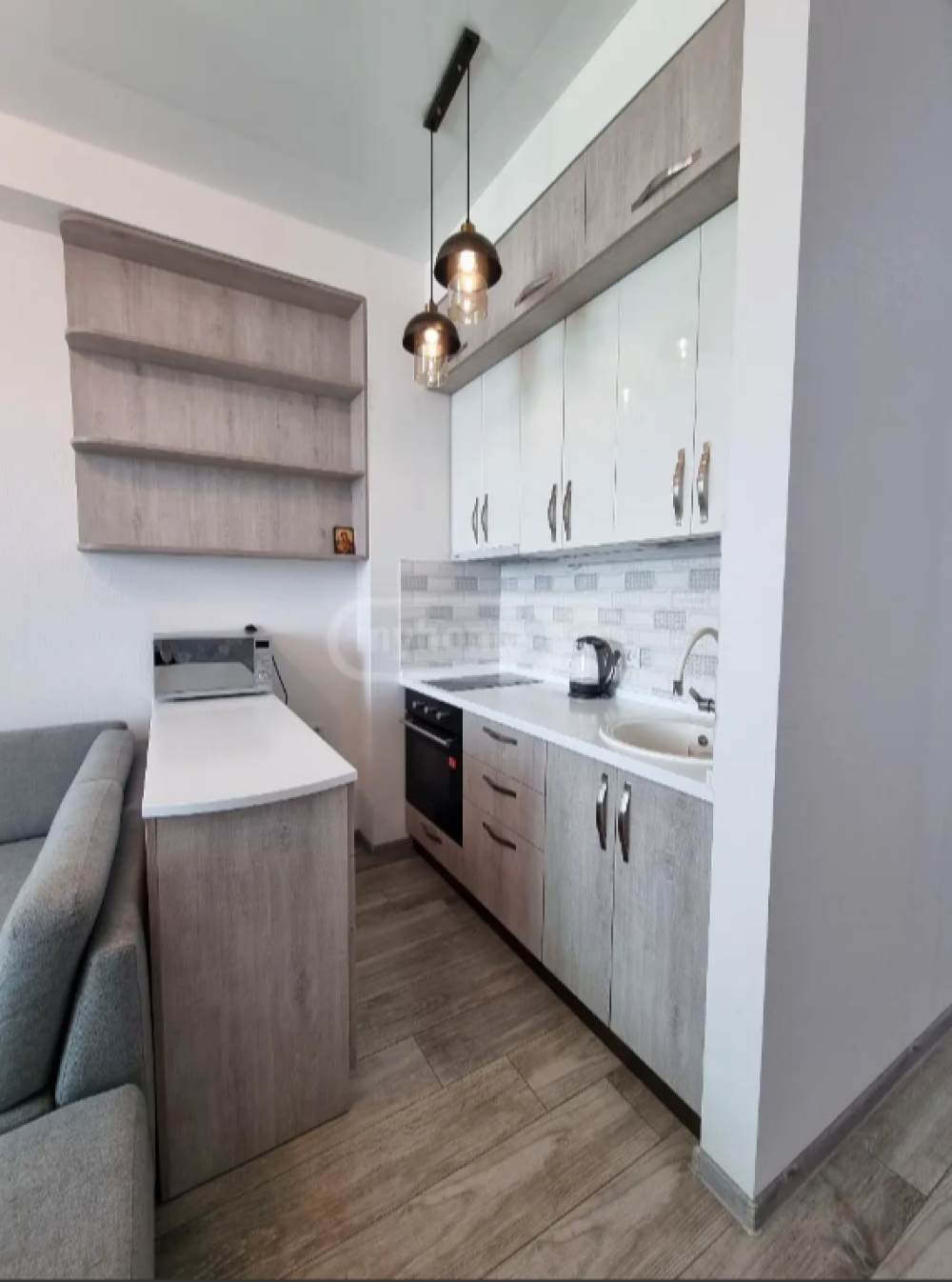 იყიდება 2 ოთახიანი ბინა ნუცუბიძის ფერდობზე